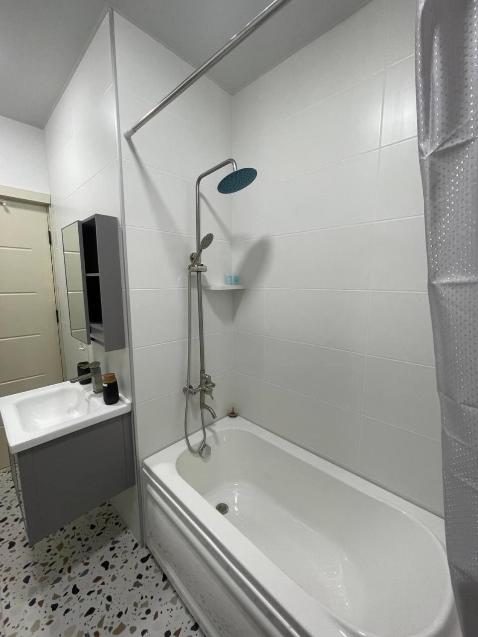 Guest House Nima Kutaisi Exterior photo
